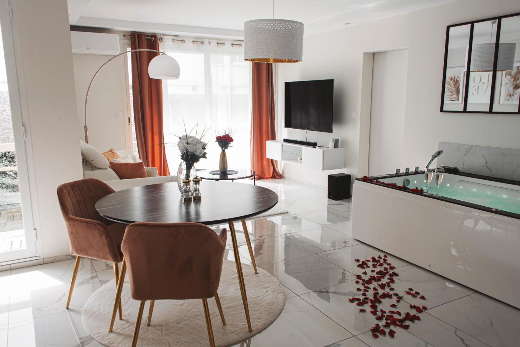 Apartment L'emeraude - Cocon Amoureux Balneo,clim,balcon *